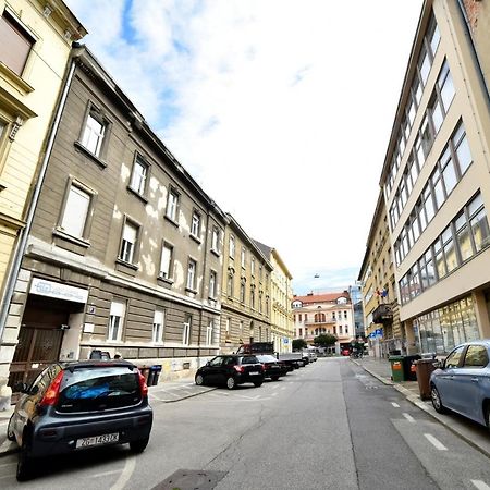 1Br In Central Zagreb & Main Station, Free Parking Appartement Buitenkant foto