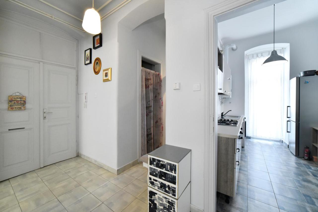1Br In Central Zagreb & Main Station, Free Parking Appartement Buitenkant foto